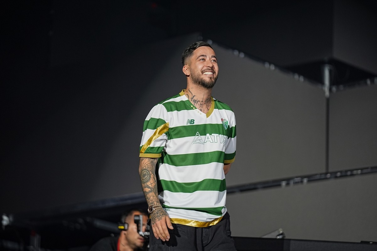 DJ Mahmut Orhan, Bursaspor Kulübü yararına konser verdi. Atatürk Spor Kompleksi Matlı Stadı'nda...