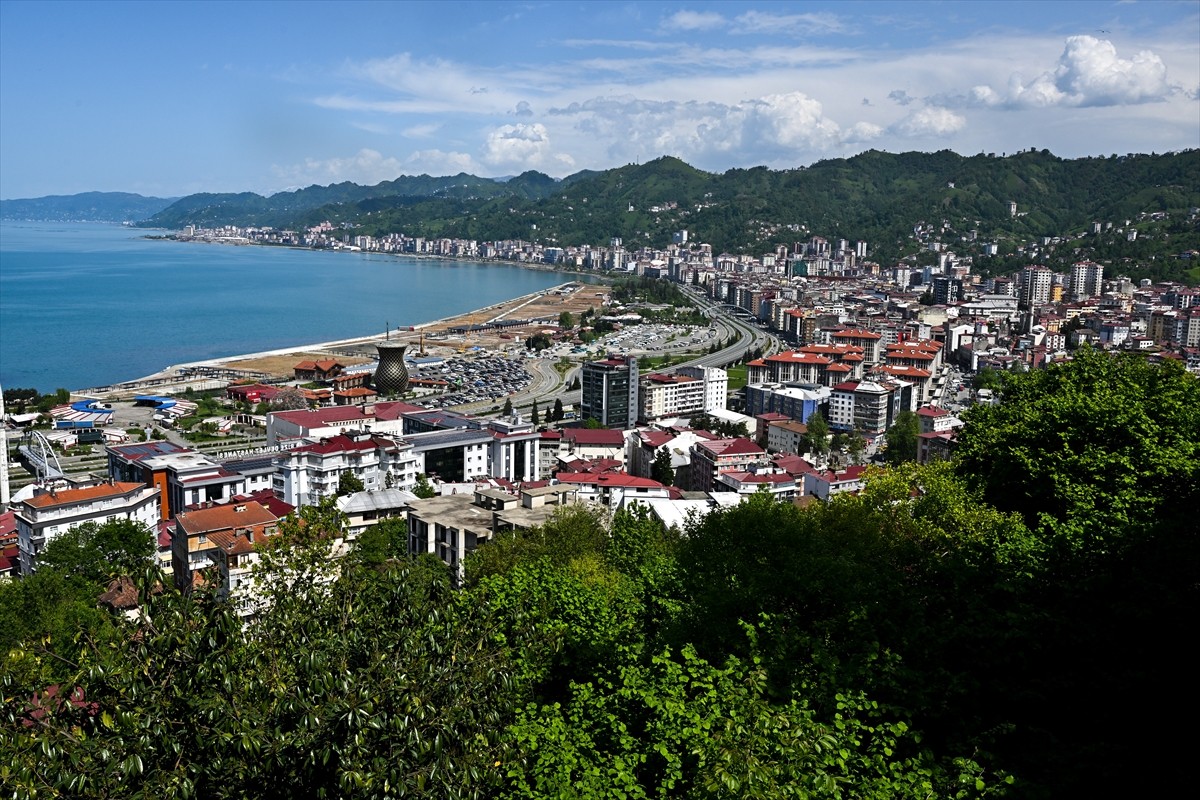 Doğal güzellikleriyle öne çıkan ve yeşilin her tonunu görme fırsatı sunan Rize, ziyaretçilerini...