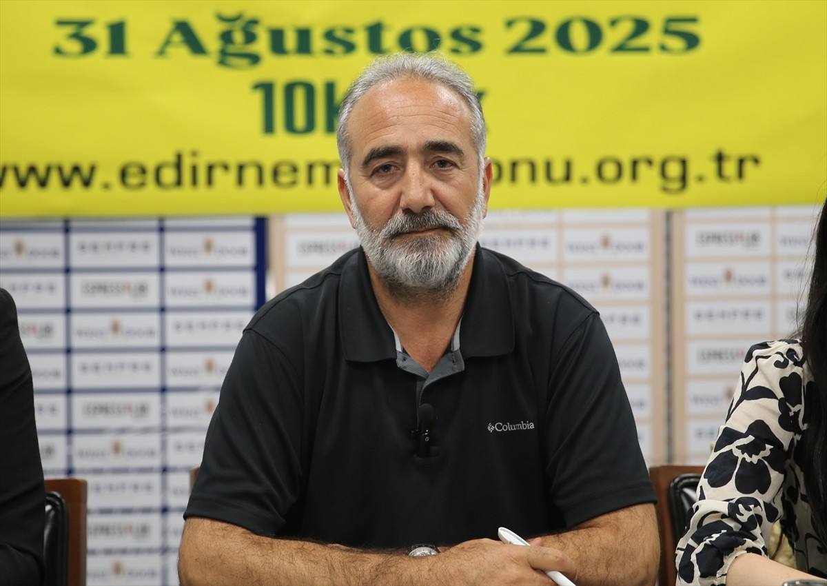 Edirne'de, 31 Ağustos'ta düzenlenecek 10. Uluslararası Edirne Maratonu'nun 1000 atletin...