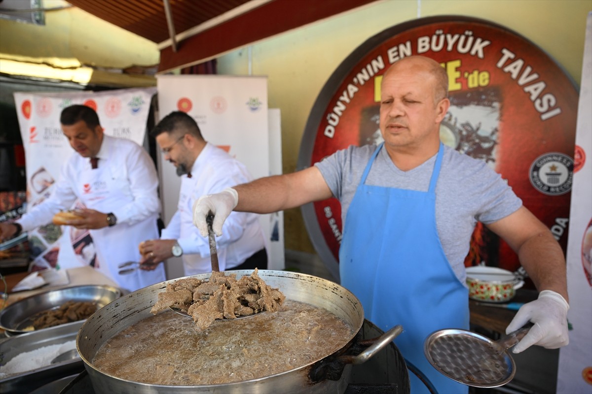 Edirne'de "Türk Mutfağı Haftası" kapsamında coğrafi işaretli tava ciğer tanıtıldı. İl Kültür ve...