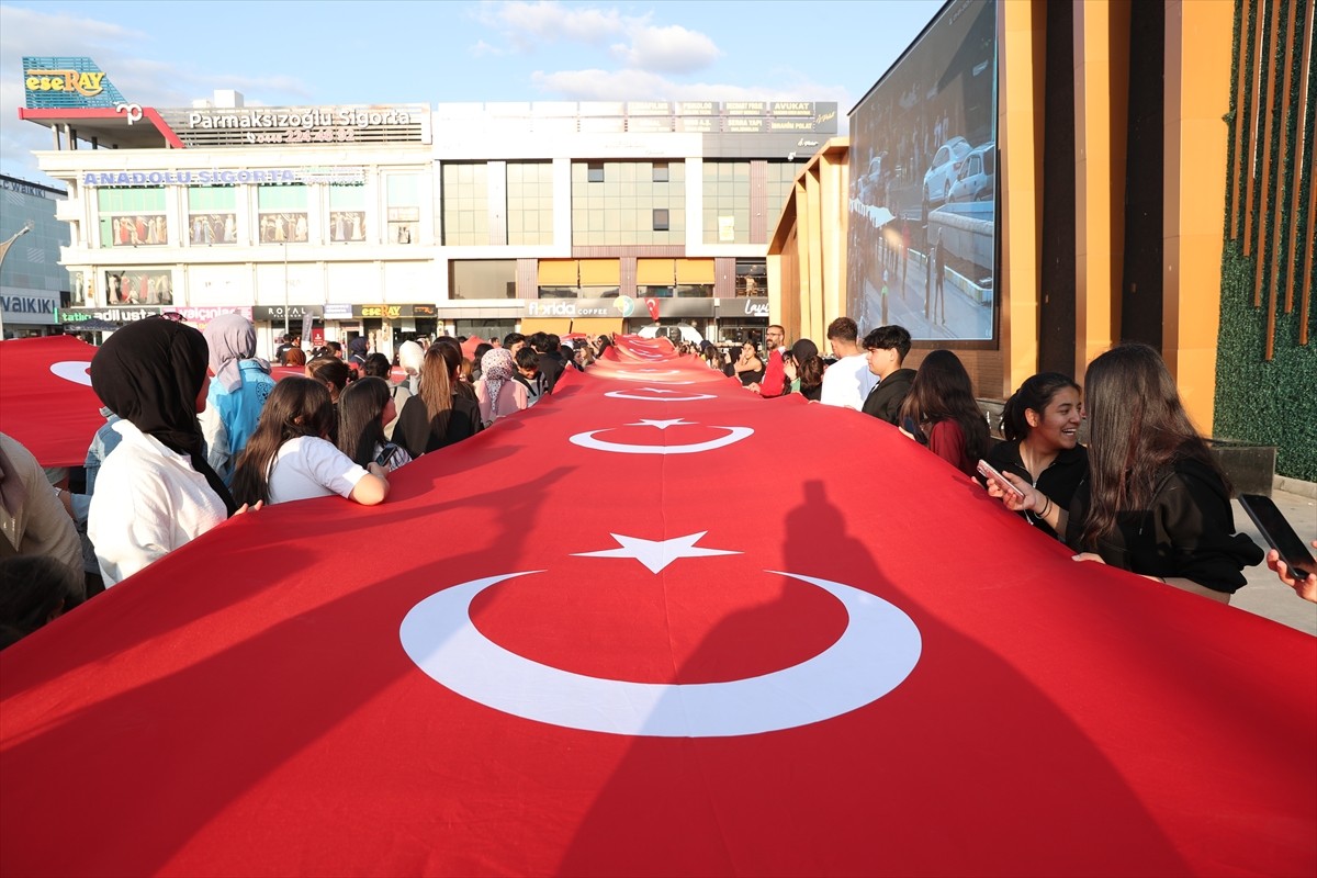 Erzincan'da, 19 Mayıs Atatürk'ü Anma, Gençlik ve Spor Bayramı etkinlikleri kapsamında bayrak ve...