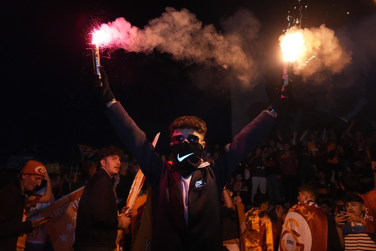 Galatasaray, Trendyol Süper Lig'in 36. haftasında Bellona Kayserispor'u 3-0 yenerek bitime 2 hafta...
