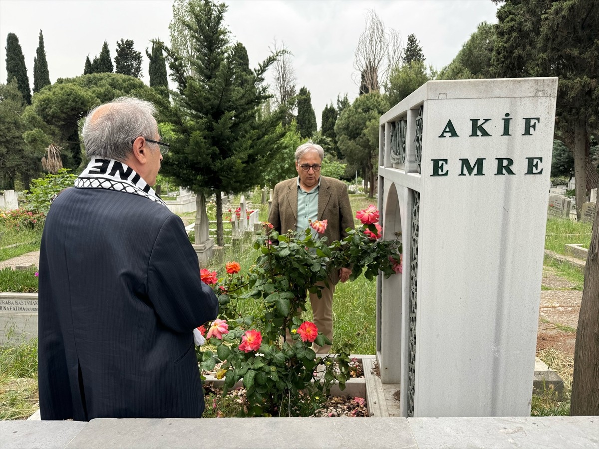 Gazeteci-yazar Akif Emre, vefatının 8. yılı dolayısıyla "Eyüpsultan'ın Ebedi Sakinleri"...