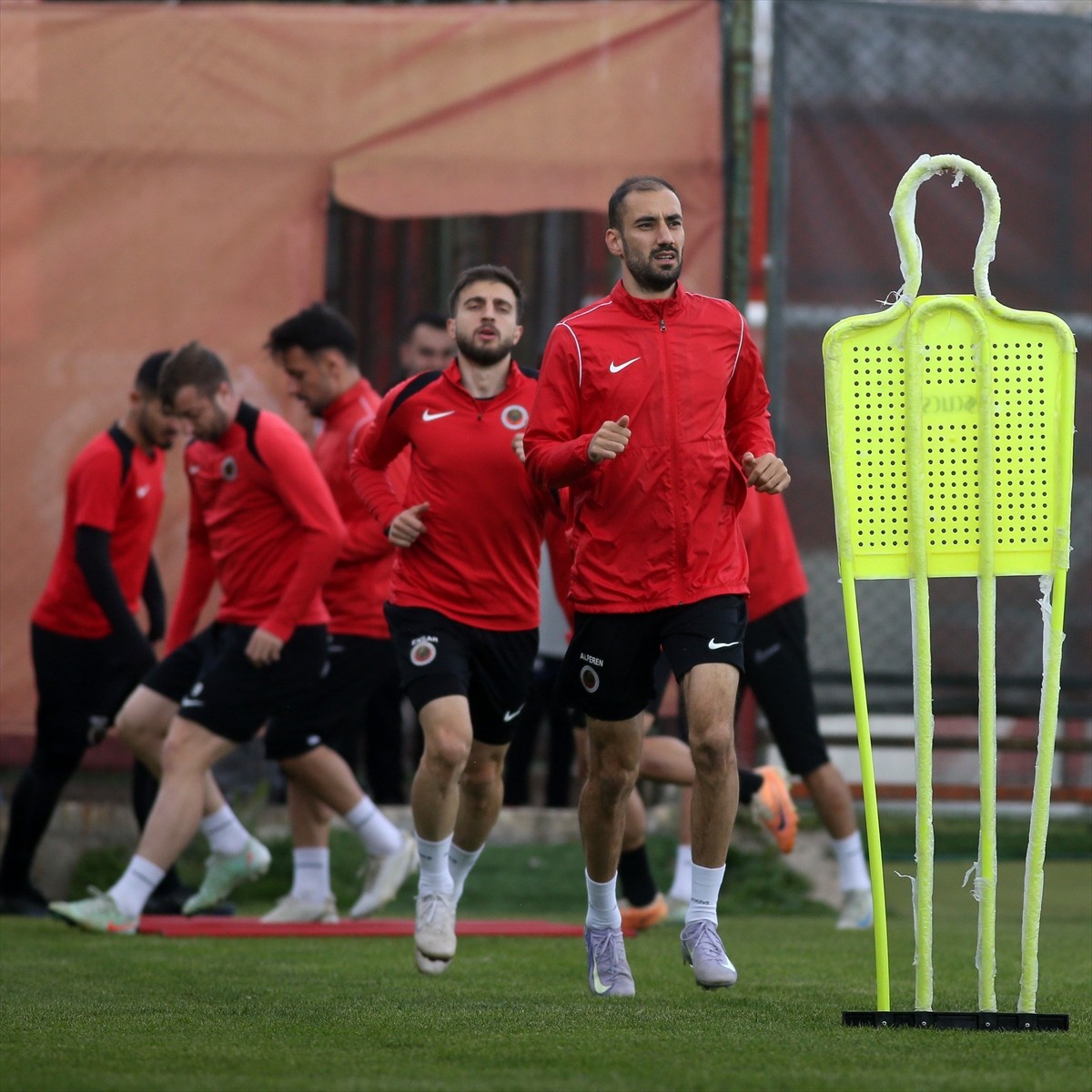 Gençlerbirliği, Trendyol 1. Lig'in 37. haftasında sahasında Sakaryaspor ile oynayacağı maçın...
