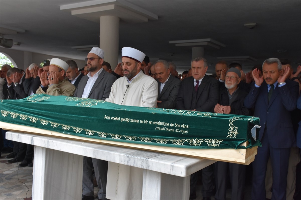 Gençlik ve Spor Bakanı Osman Aşkın Bak'ın amcası Memiş Bak'ın cenazesi, Rize'nin Pazar ilçesinde...