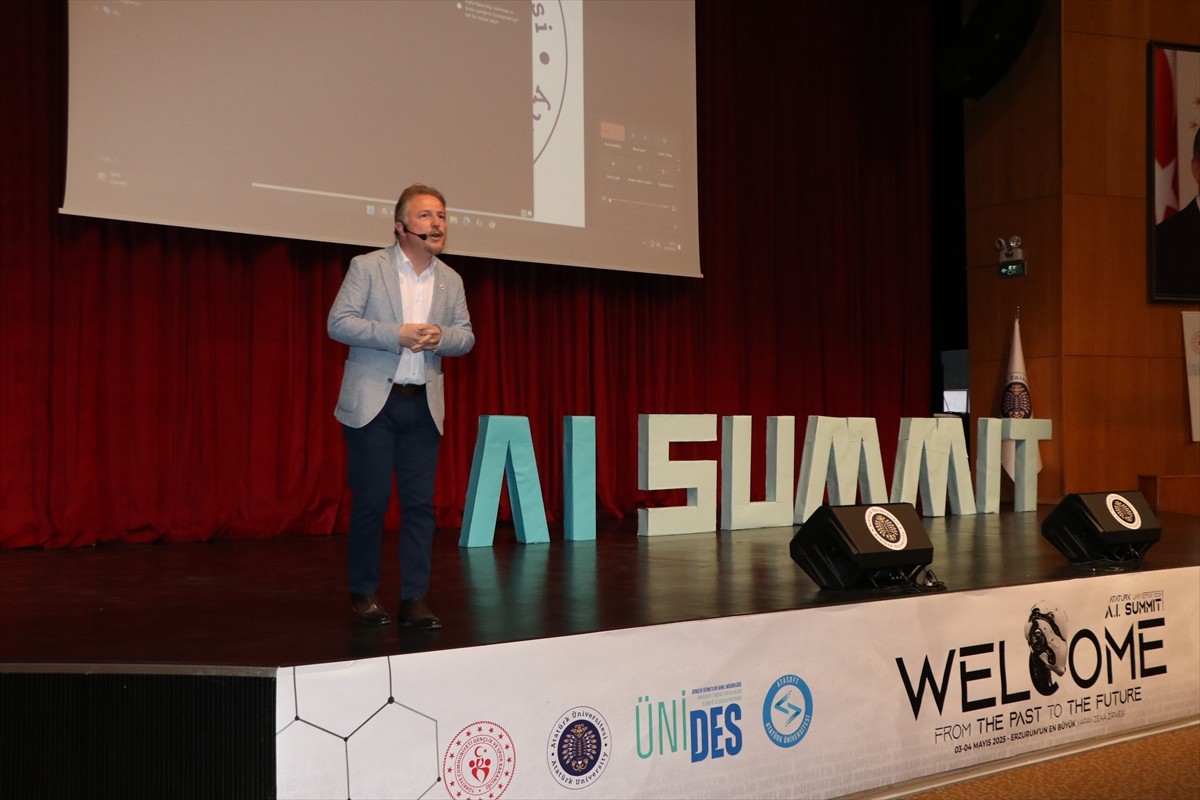 Gençlik ve Spor Bakanlığının desteği, Atatürk Üniversitesinin ev sahipliğinde düzenlenen "AI...