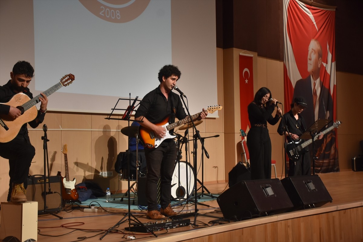 Gümüşhane Üniversitesinin 17'nci kuruluş yıl dönümü dolayısıyla tören düzenlendi.