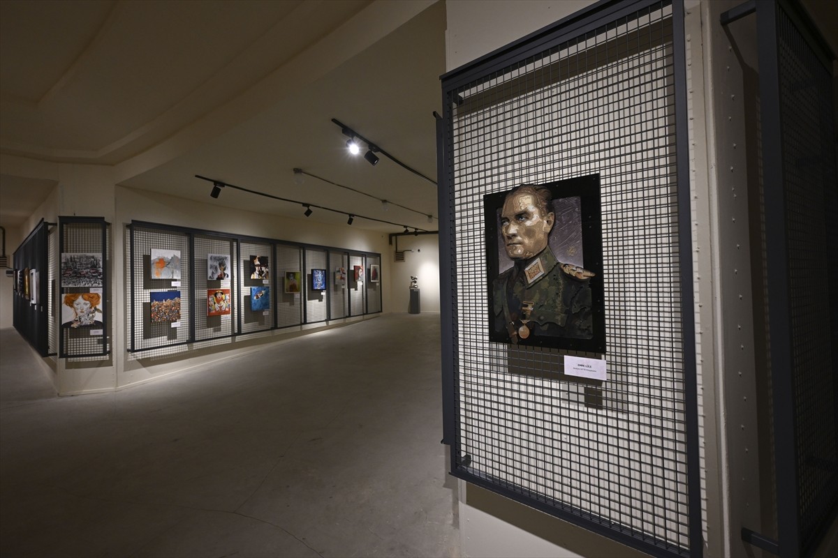 Güven Hastanesi'nin 50'nci yılına özel 50 özgün eseri barındıran "50 Sanatçı 50 Eser" sergisi...