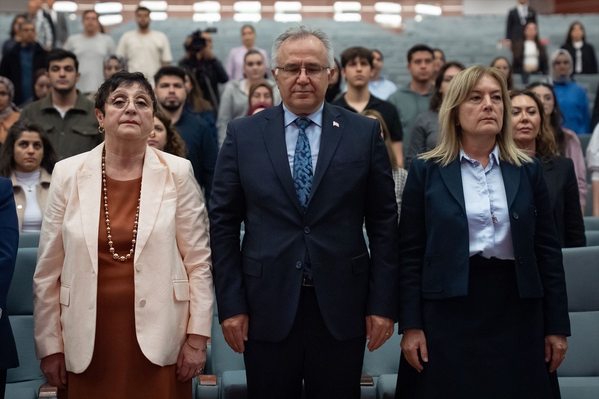 Hacettepe Üniversitesinde, "Anneyle Güçlü Aile: Evrensel Bir Bağ Olarak Annelik" temalı panel...