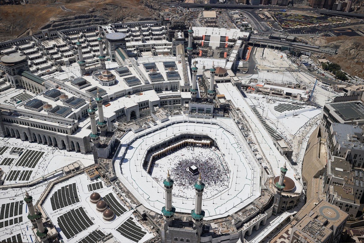 Hacı adaylarının kutsal yolculuğunu takip için Mekke'de bulunan yabancı medya temsilcileri, 601...