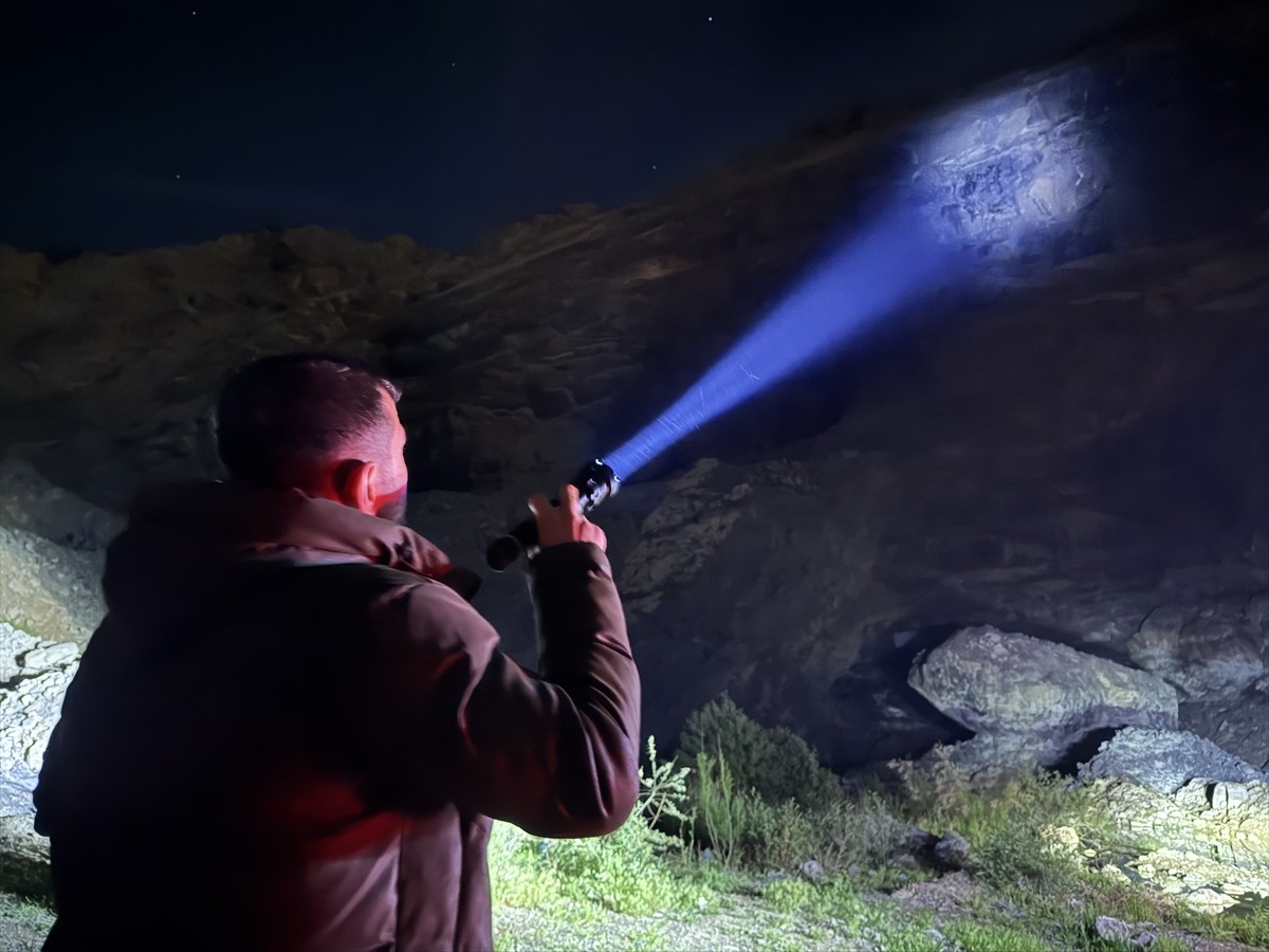 Hakkari'de evinden çıktıktan sonra kendisinden haber alınamayan 74 yaşındaki kişi için arama...