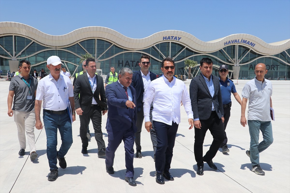 Hatay Valisi Mustafa Masatlı (sol 3), Hatay Havalimanı'nda PAT sahaları onarımı ve gelişimi...