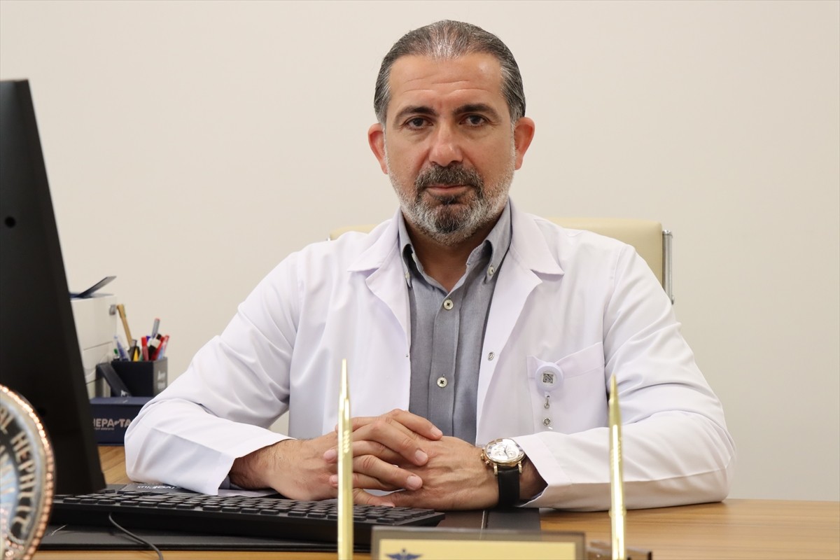 Havaların ısınmasıyla ortaya çıkan kenelerden korunmanın en etkili yolunun açık renk kıyafet...