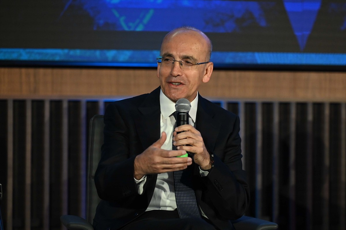 Hazine ve Maliye Bakanı Mehmet Şimşek (fotoğrafta), Avrupa İmar ve Kalkınma Bankasının (EBRD)...