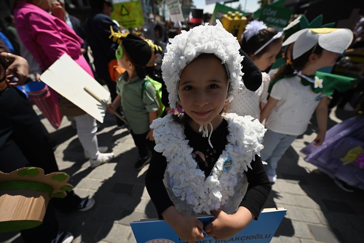 Haziran ayının 5'inde kutlanan Dünya Çevre Günü, Düzce Belediyesince uygulanan "Temiz Şehir Düzce"...