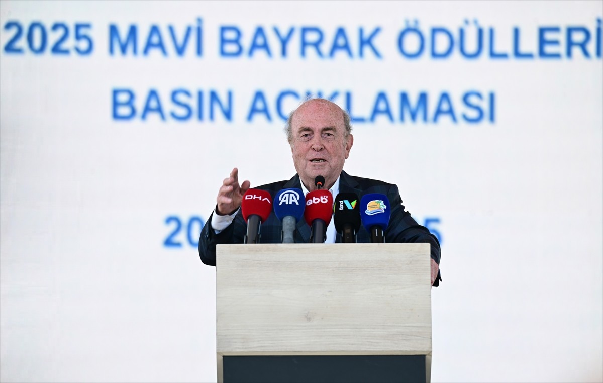 Her yıl milyonlarca turiste ev sahipliği yapan Antalya'da, bu sene de 233 plajda Mavi Bayrak...