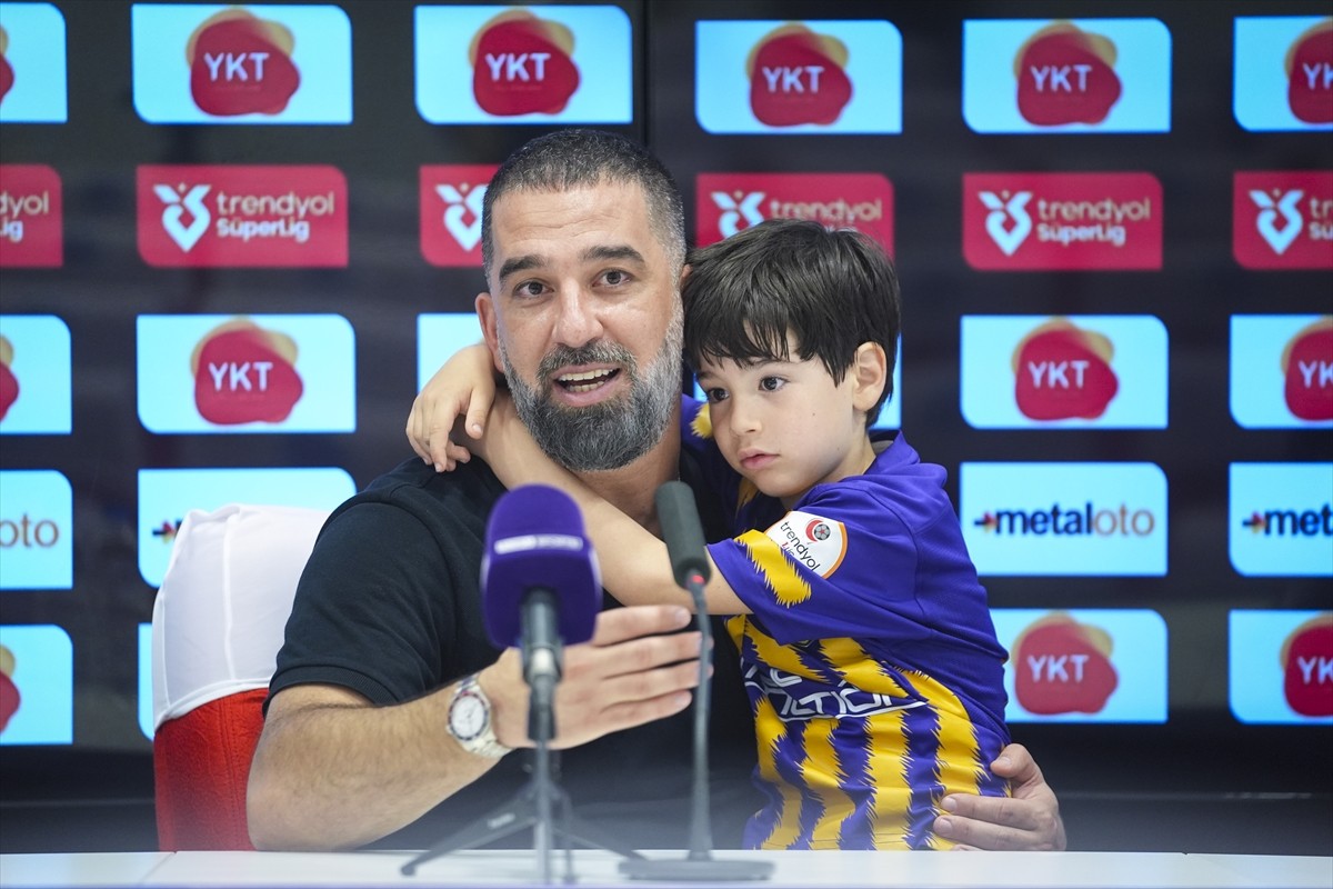 ikas Eyüpspor Teknik Direktörü Arda Turan, Trendyol Süper Lig'in 37. haftasında Onvo Antlayaspor'u...