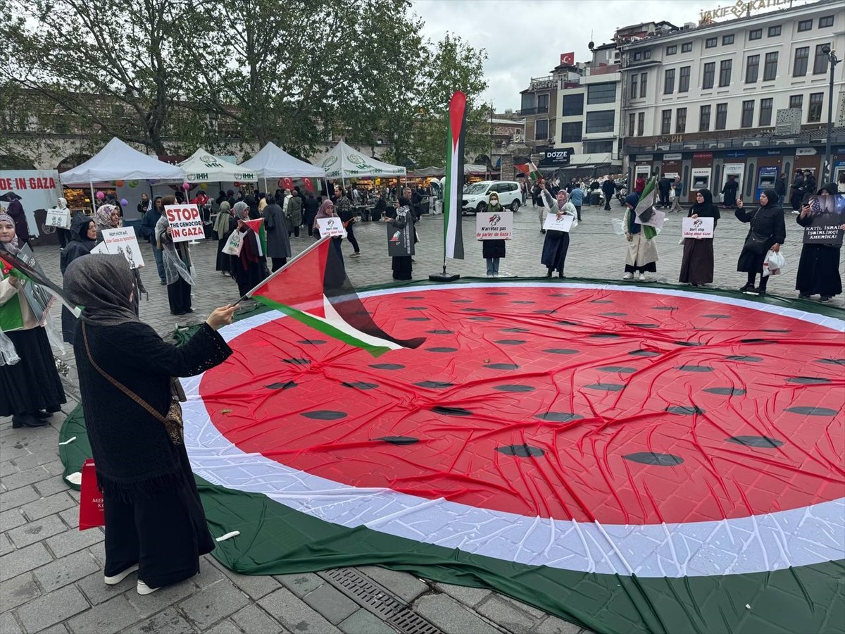 İnsan Hak ve Hürriyetleri (İHH) İnsani Yardım Vakfının İstanbul Kadın Birimi, İsrail’in Gazze'deki...