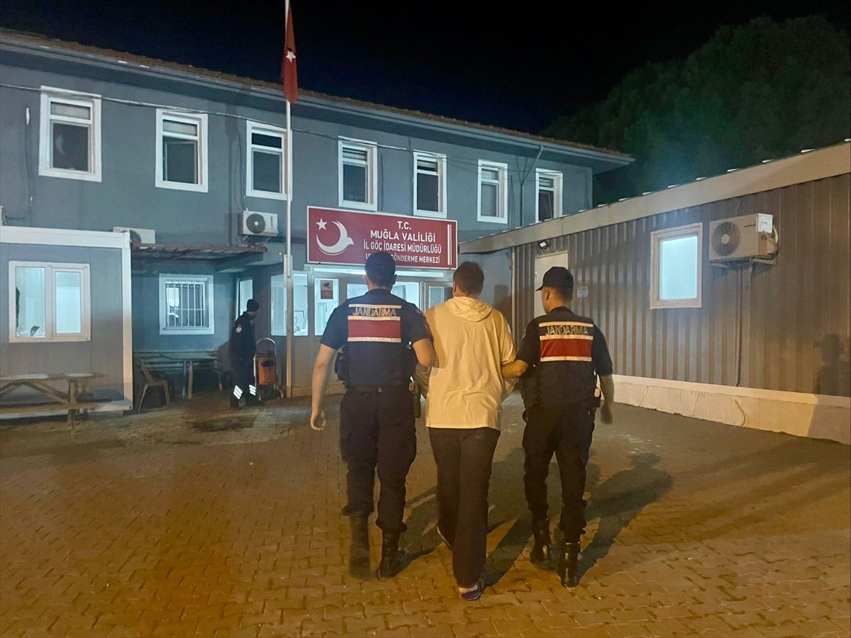 Interpol tarafından kırmızı bültenle aranan yabancı uyruklu kişi, Muğla'nın Fethiye ilçesinde...