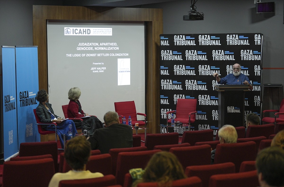 İsrail'in saldırıları altındaki Gazze'de yaşananların hukuki, siyasi ve etik yönlerini araştırmak...