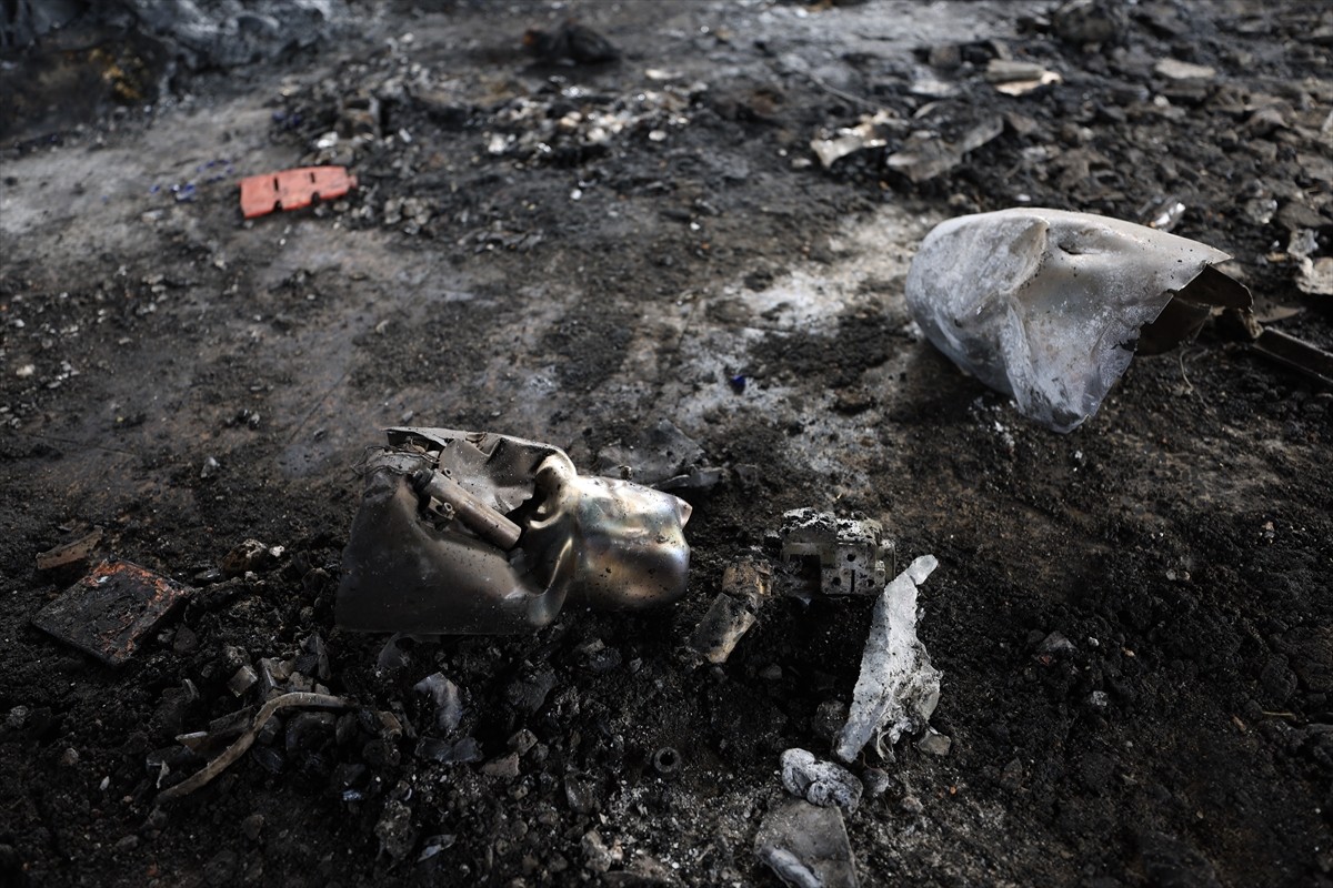 İsrail ordusu, 2 kamikaze insansız hava aracıyla (İHA), Gazze kentinin merkezindeki ed-Derec...