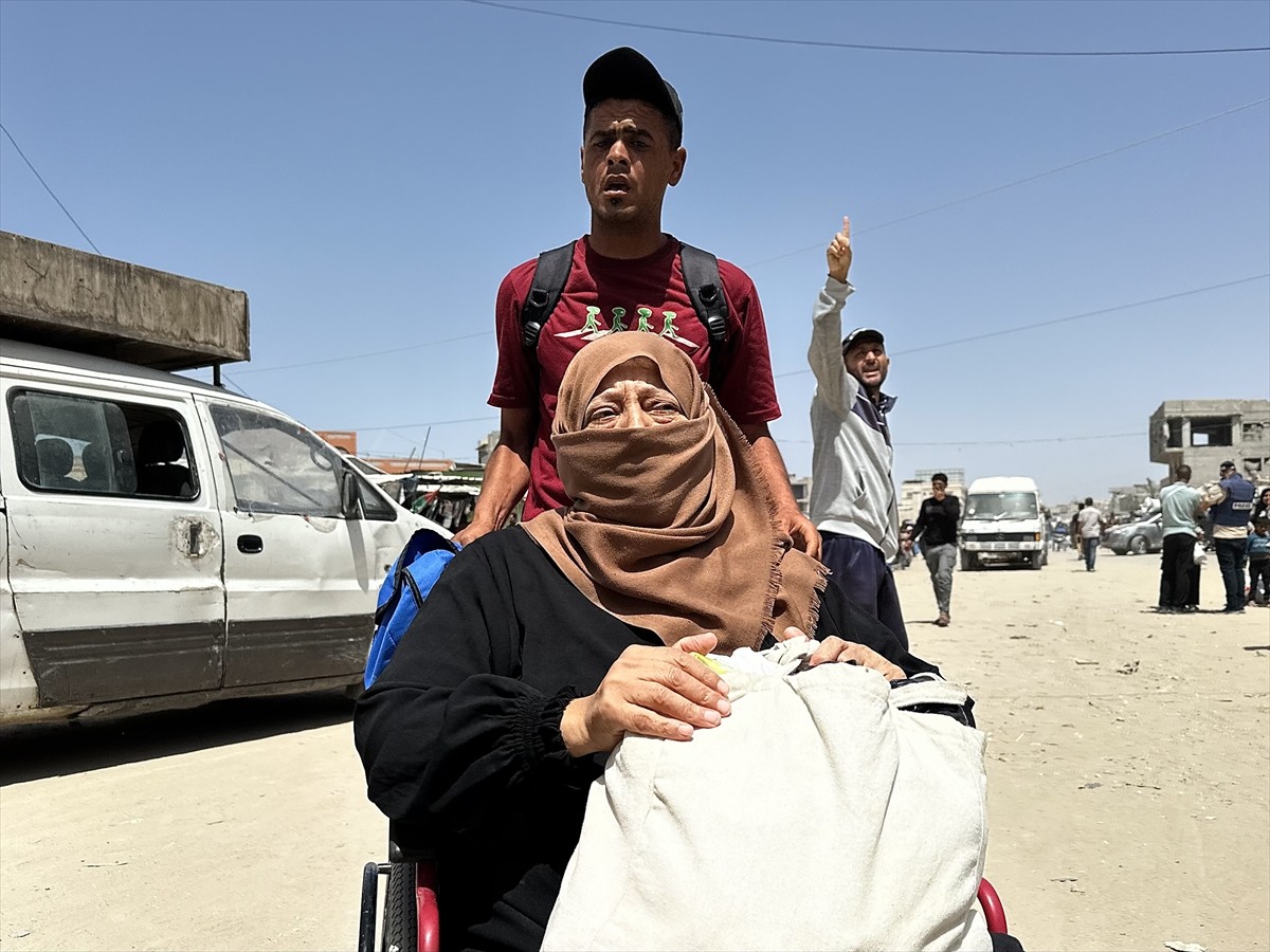 İsrail ordusu, Gazze'nin güneyindeki Han Yunus'ta geniş bir bölgenin tahliye edilmesini isteyerek...