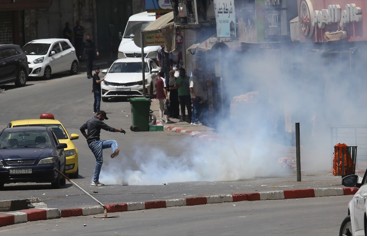 İsrail ordusunun işgal altındaki Batı Şeria'nın kuzeyindeki Nablus kentinde düzenlediği baskında 4...