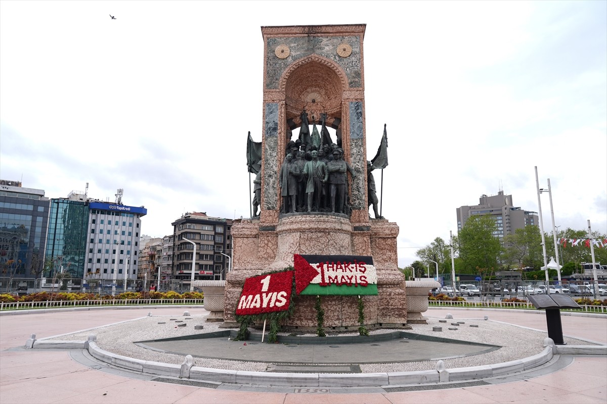  İstanbul'da, 1 Mayıs Emek ve Dayanışma Günü kapsamında bazı sendikaların temsilcileri, Taksim...