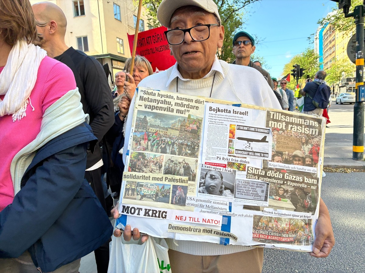İsveç'in başkenti Stockholm'de İsrail'in Gazze saldırıları protesto edilirken, "Mavi Marmara"...