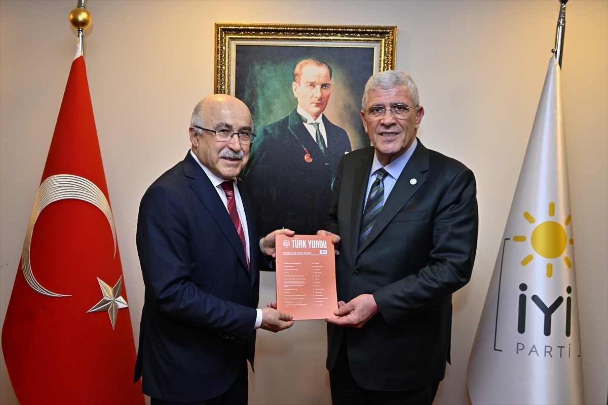 İYİ Parti Genel Başkanı Müsavat Dervişoğlu, Türk Ocakları Genel Başkanı Mehmet Öz ve beraberindeki...