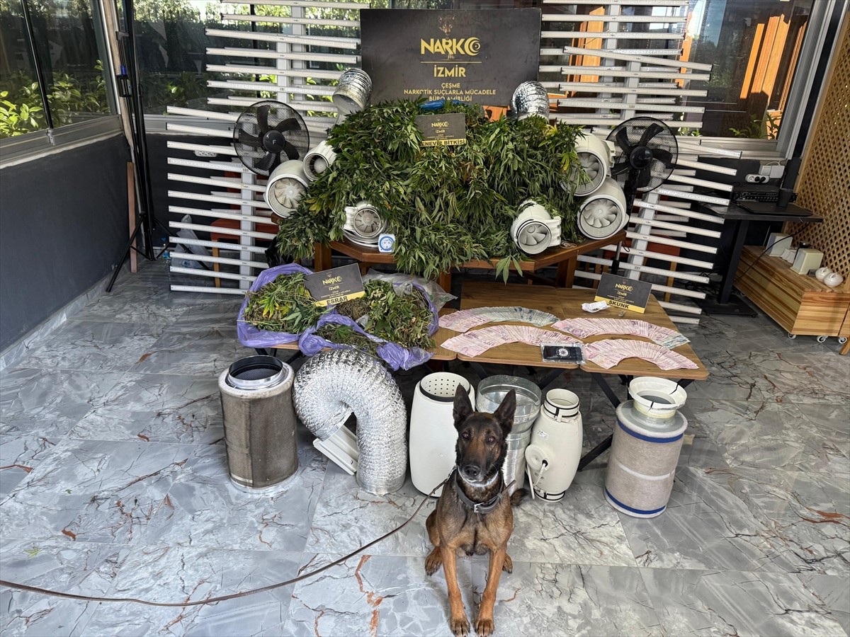 İzmir'in Seferihisar ilçesinde bir villada uyuşturucu imal ettiği iddiasıyla gözaltına alınan...