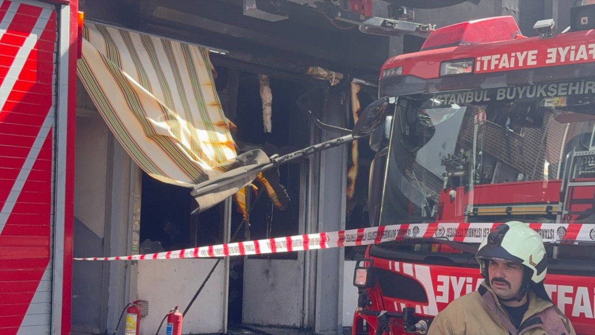 Kağıthane'de motosiklet tamirhanesinde çıkan yangında 1 kişi hayatını kaybetti, 1 kişi...