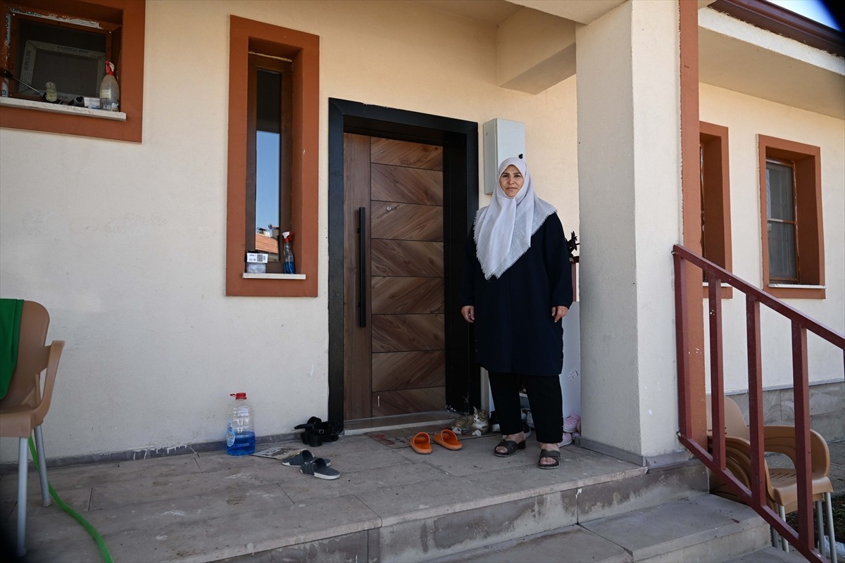 Kahramanmaraş'ta inşası tamamlanan 3 binin üzerinde köy tipi afet evinin anahtarı hak sahiplerine...