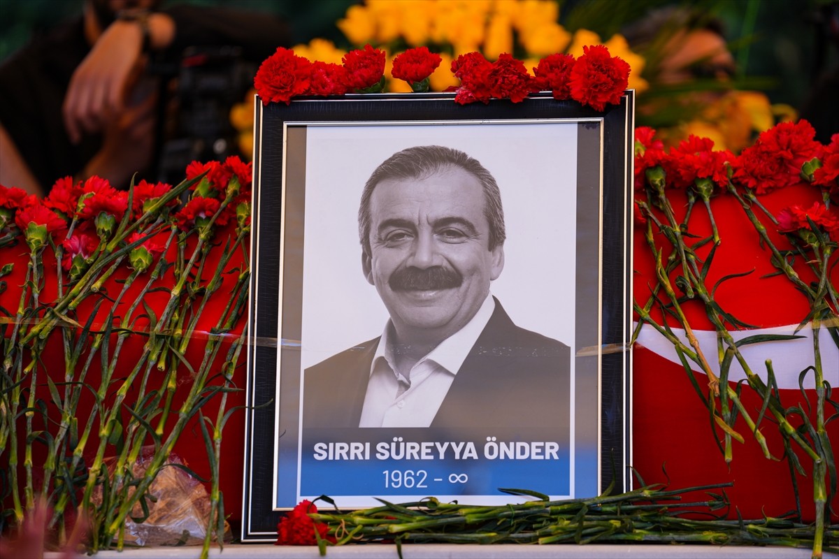 Kalp rahatsızlığı nedeniyle tedavi gördüğü hastanede hayatını kaybeden TBMM Başkanvekili ve DEM...