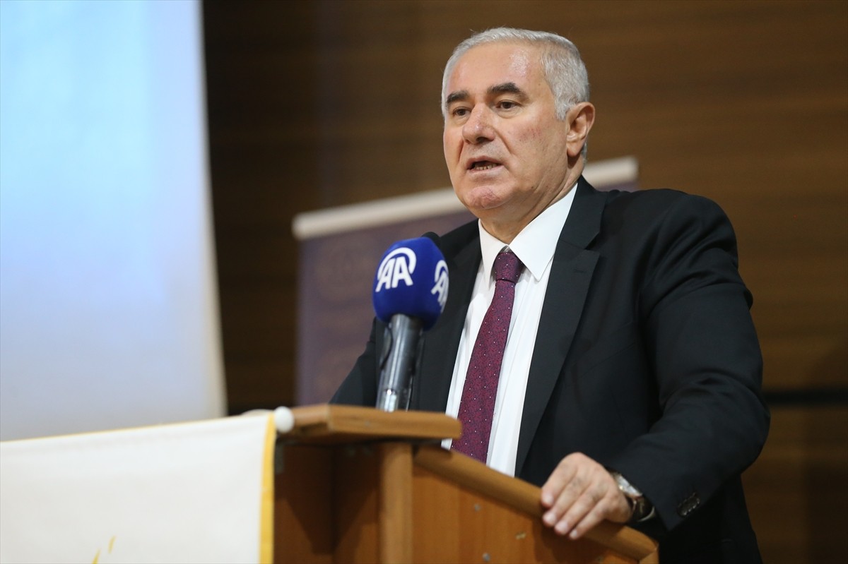 Kamu Başdenetçisi (Ombudsman) Mehmet Akarca (fotoğrafta), Siirt Üniversitesi Merkez Konferans...