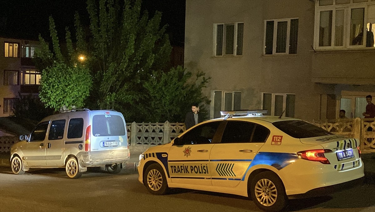 Karabük'te polisin "dur" ihtarına uymayan ehliyetsiz sürücü kovalamaca sonucu yakalandı.