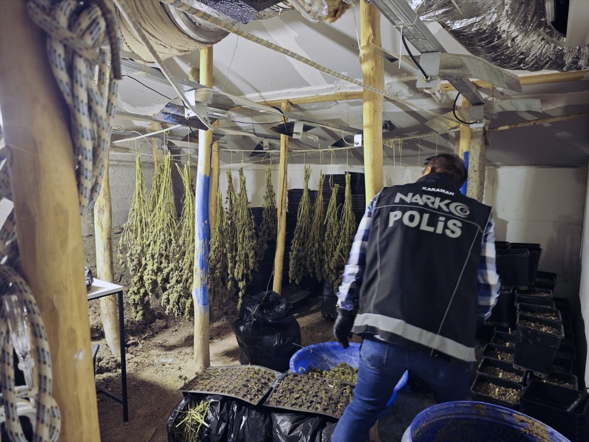 Karaman'da İl Emniyet Müdürlüğü Narkotik Suçlarla Mücadele Şubesi ekipleri, Çeltek Mahallesi'ndeki...