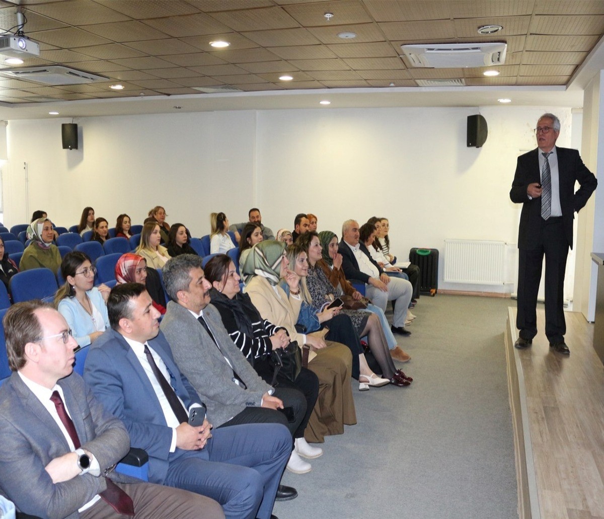 Kastamonu'da 67 ebeye "Doğuma hazırlık eğitimi" verildi. Sağlık Bakanlığı Halk Sağlığı Genel...