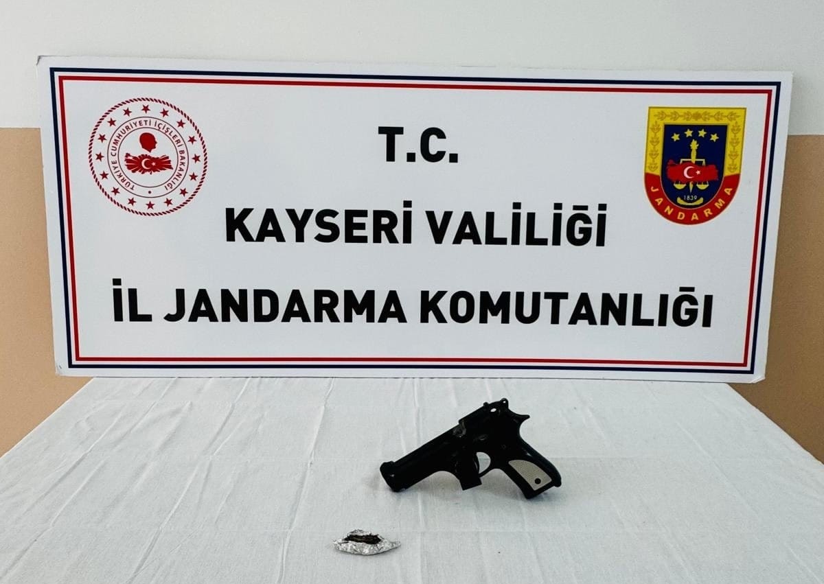 Kayseri'de kaçak kazı yaptıkları gerekçesiyle 5 kişi gözaltına alındı. Gözaltına alınan 5...