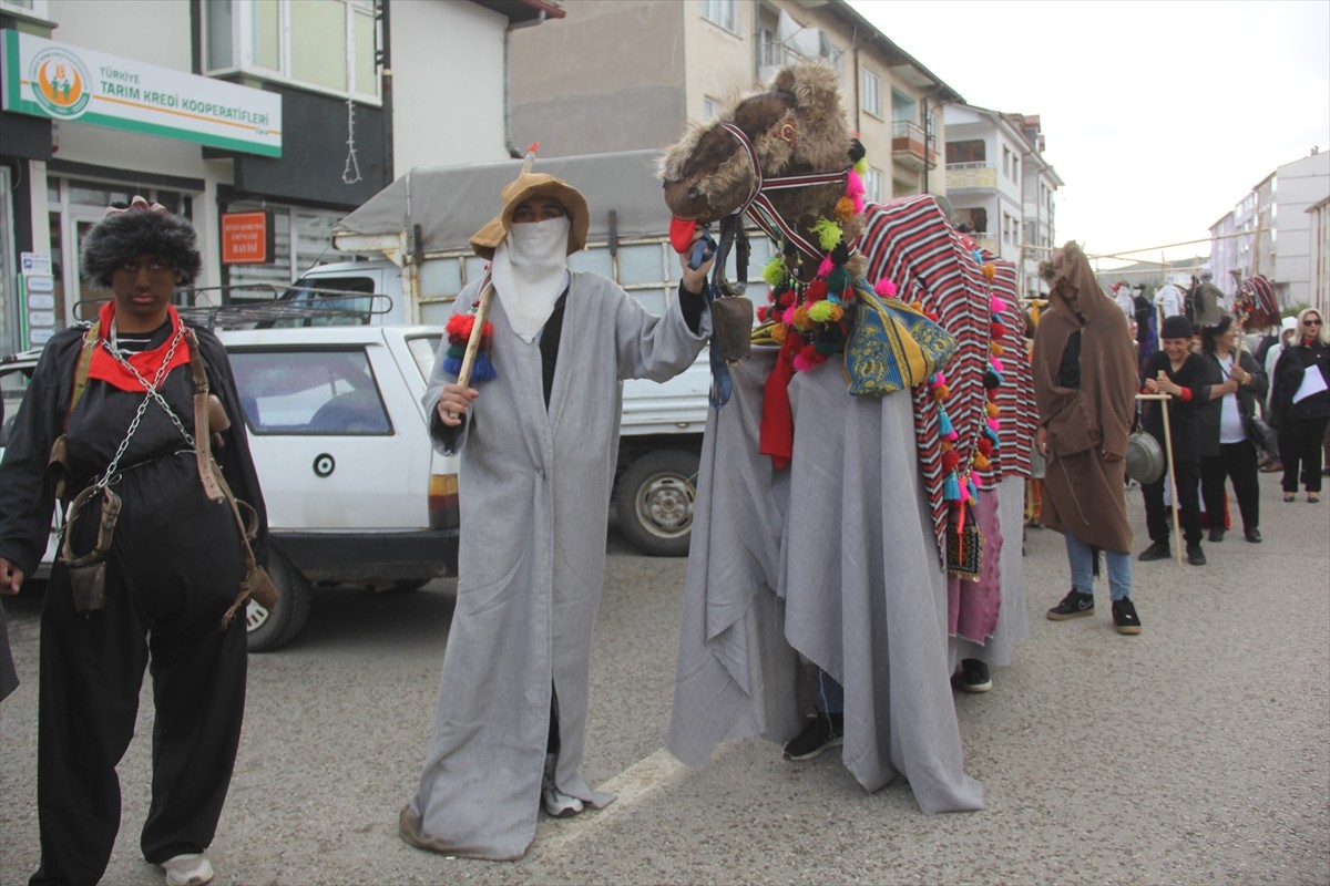 Koç katımının 100'üncü gününde düzenlenen ve "bereket töreni" olarak kutlanan "saya gezmesi" adlı...