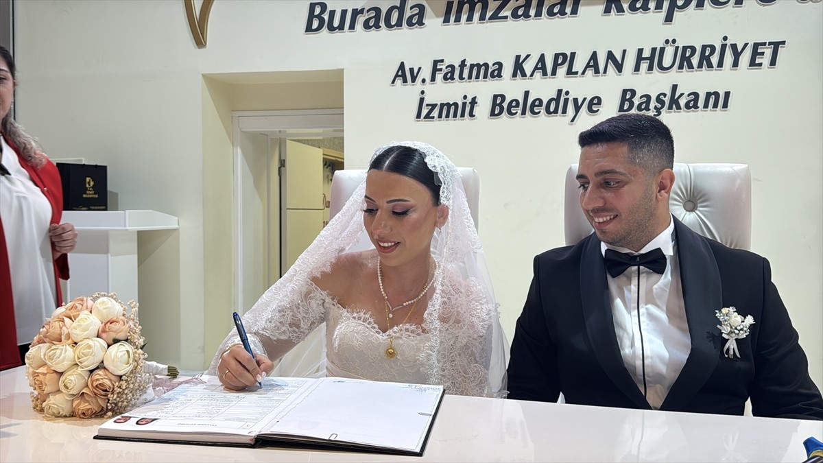 Kocaeli'de nikah tarihinin özel olmasını isteyen çiftler, 25.05.2025 tarihinde evlendi.