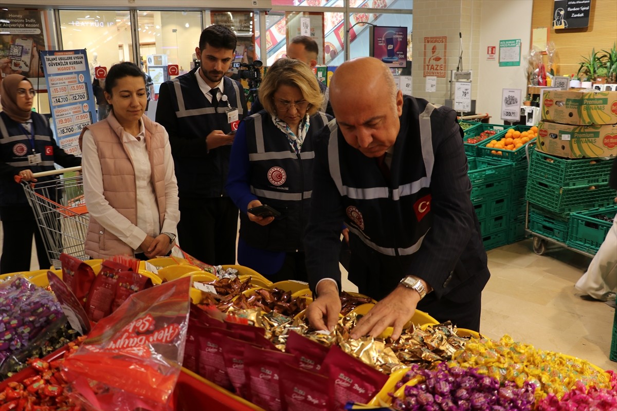 Kocaeli'de Ticaret İl Müdürlüğü ekipleri, Kurban Bayramı öncesi marketlerde ve mağazalarda temel...