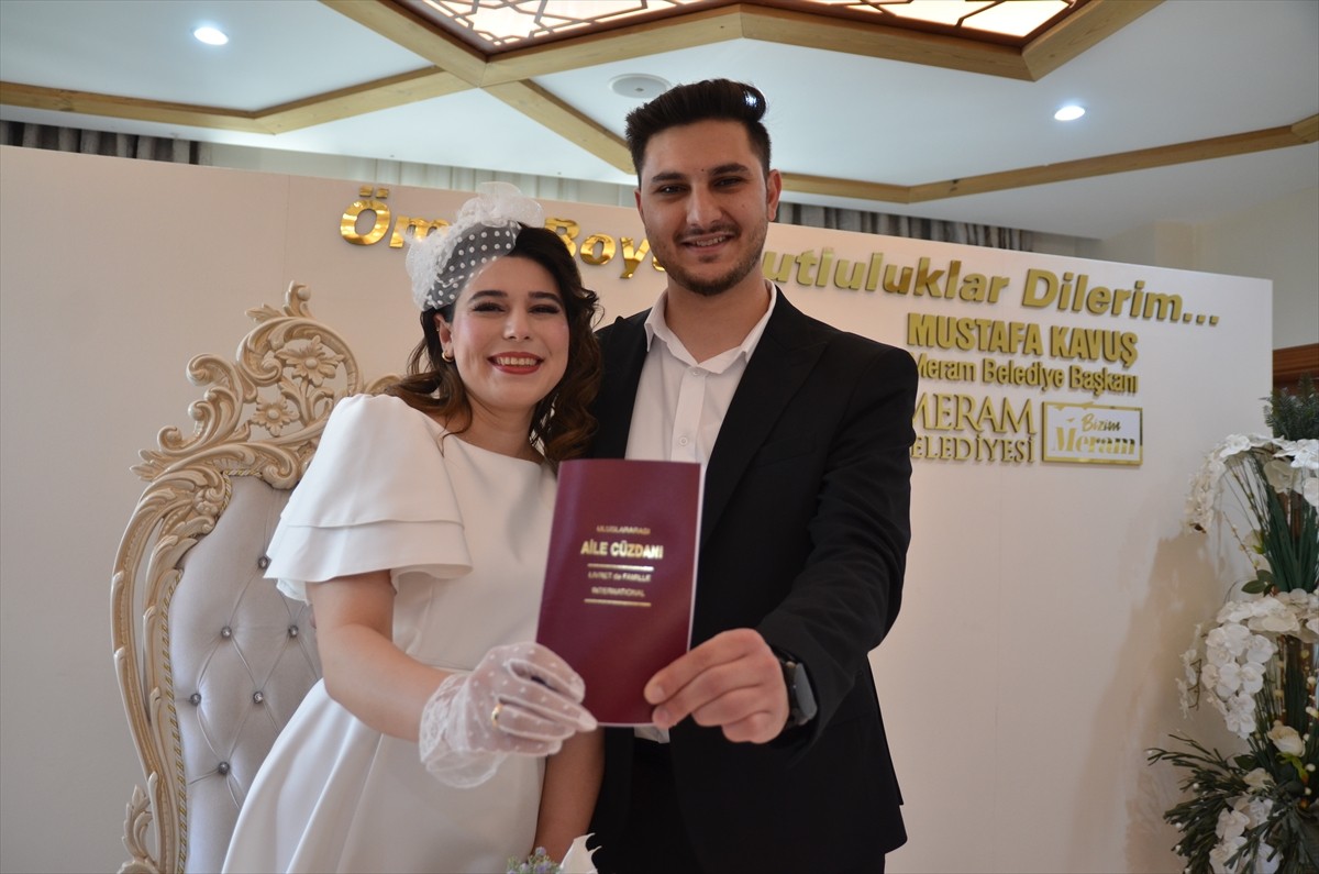 Konya'da çiftlerin evlenmek için 25 Mayıs 2025'i tercih etmesi, nikah dairelerinde yoğunluk...