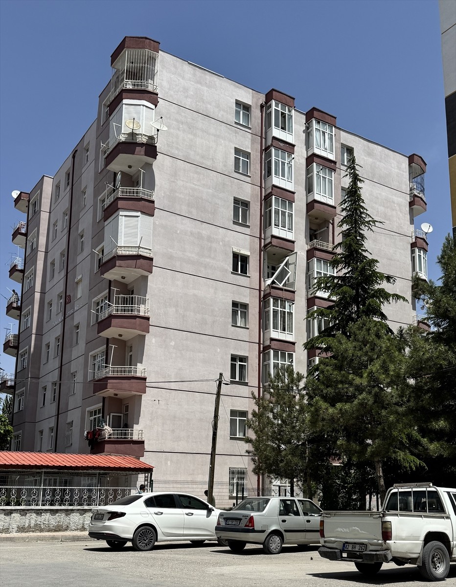 Konya'da evde mutfak tüpünden kaynaklı gaz kaçağının neden olduğu patlamada 1 kişi...