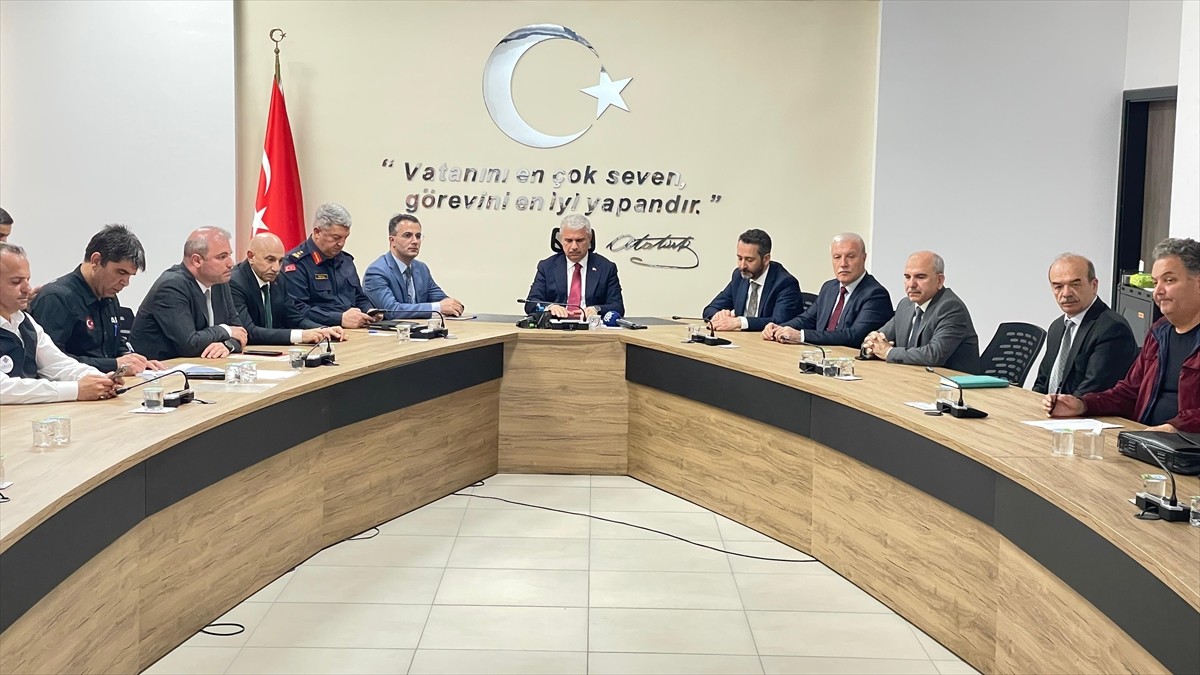 Konya'nın Kulu ilçesinde saat 15.46'da 5,2 büyüklüğünde deprem meydana geldi. Konya Valisi İbrahim...