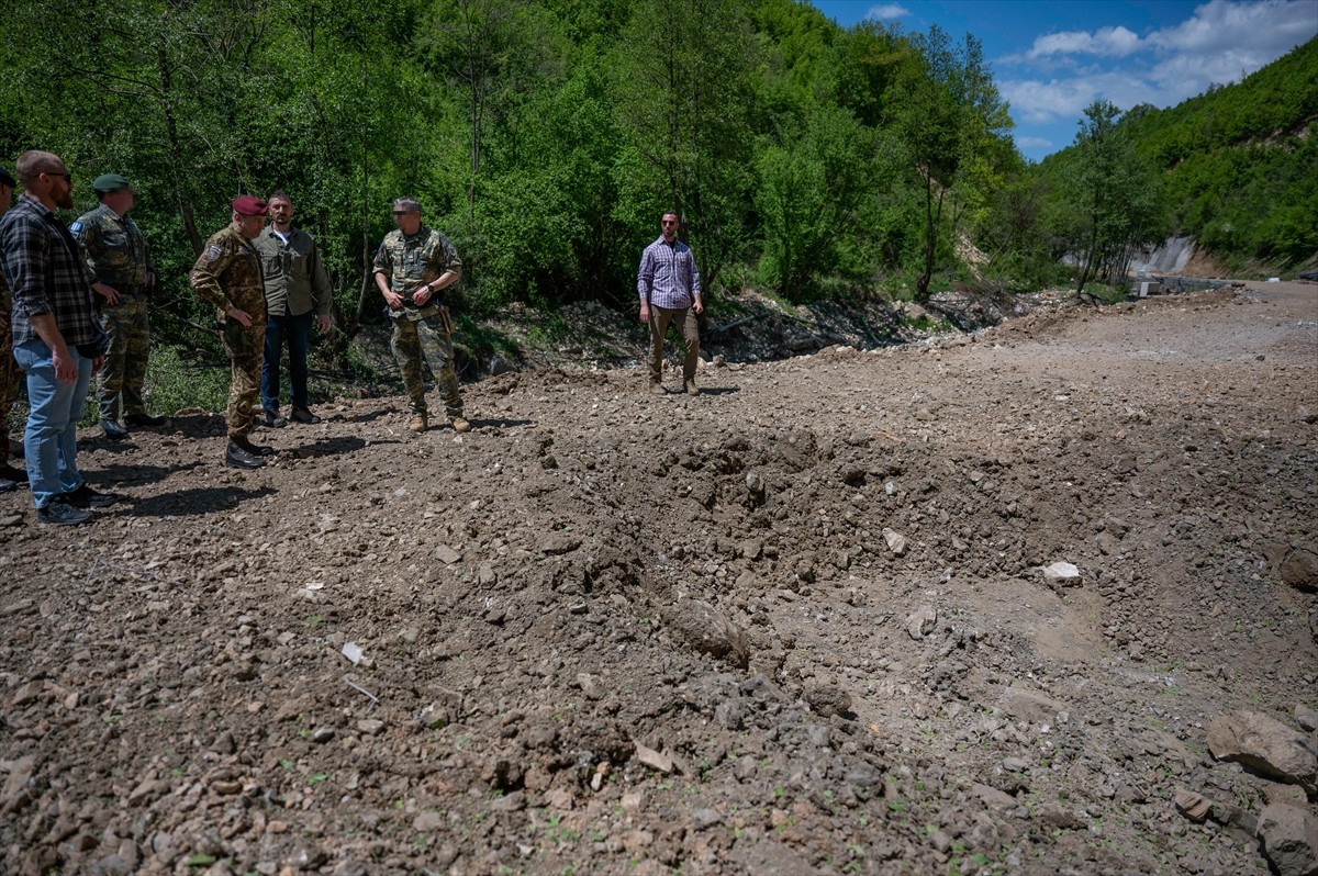 Kosova'nın Kaçanik kasabasında İkinci Dünya Savaşı'ndan kalma 250 kilogramlık bomba, NATO'nun...