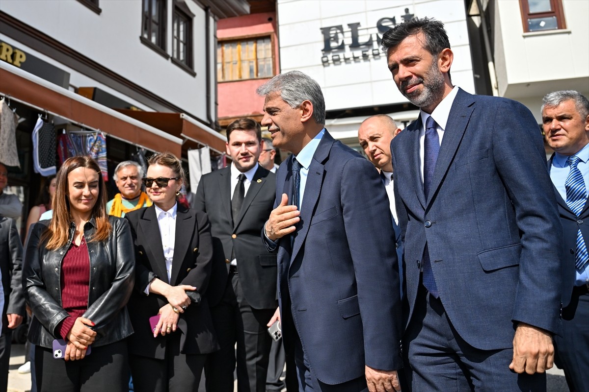 Kültür ve Turizm Bakan Yardımcısı Nadir Alparslan'ın(sağ 2) katılımıyla Ankara Turist Rehberleri...