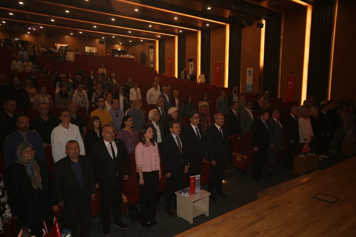 Kültür ve Turizm Bakanlığının himayesinde Çanakkale Belediyesi Konferans Salonu'nda yapılan...