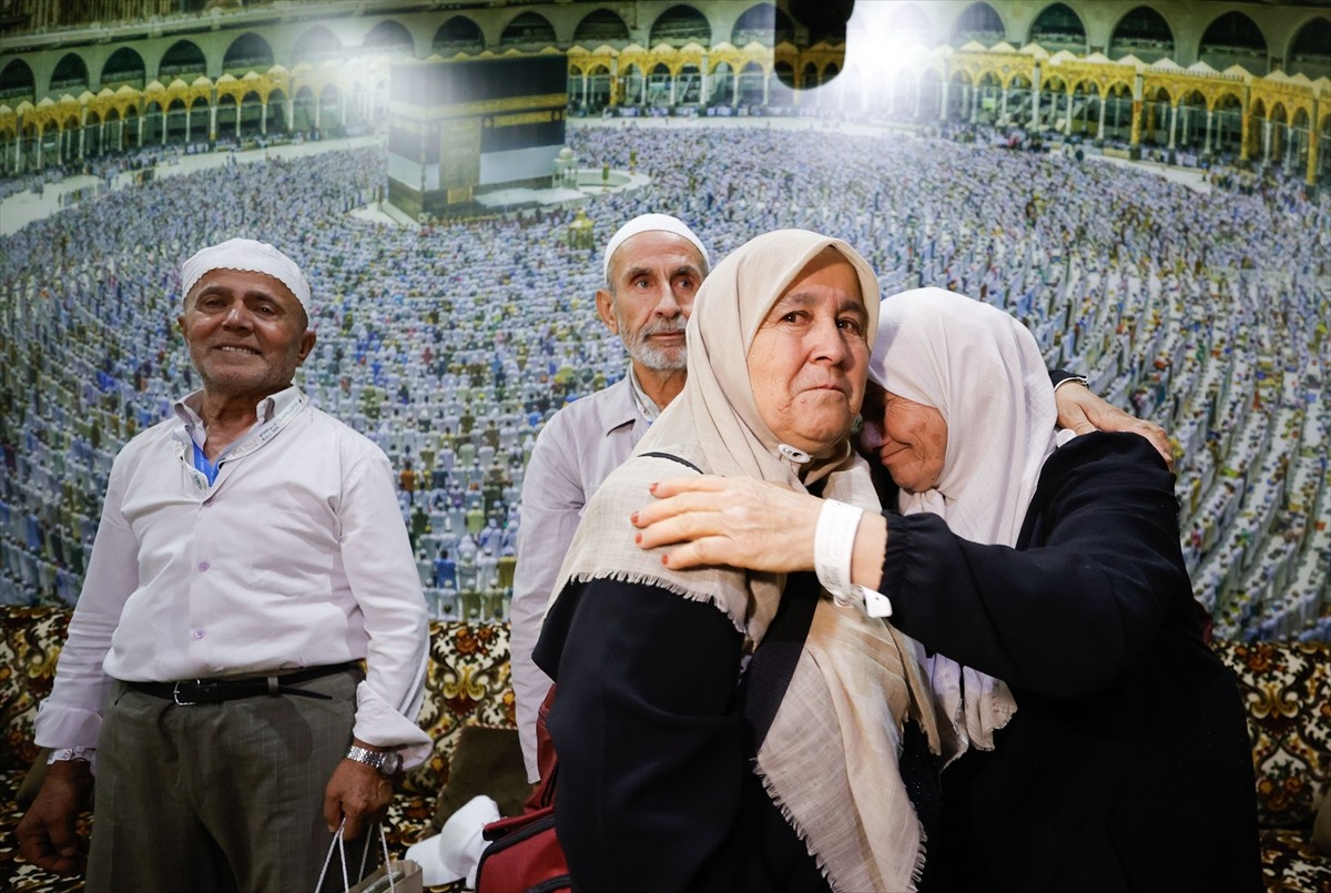 Kutsal topraklara Bursa’dan gelen ve 25 yıldır küs olan iki komşu, Diyanet İşleri Başkanlığı...