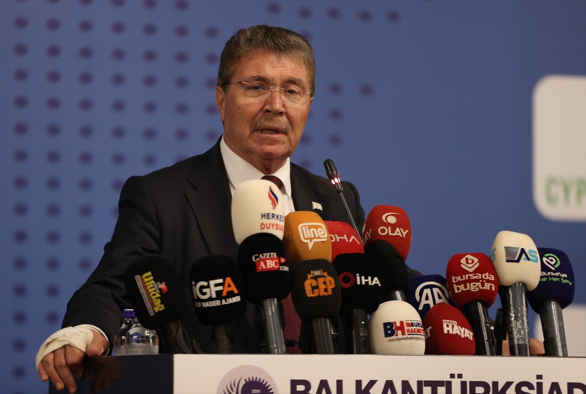 Kuzey Kıbrıs Türk Cumhuriyeti (KKTC) Başbakanı Ünal Üstel (fotoğrafta),Bursa'da bir otelde...